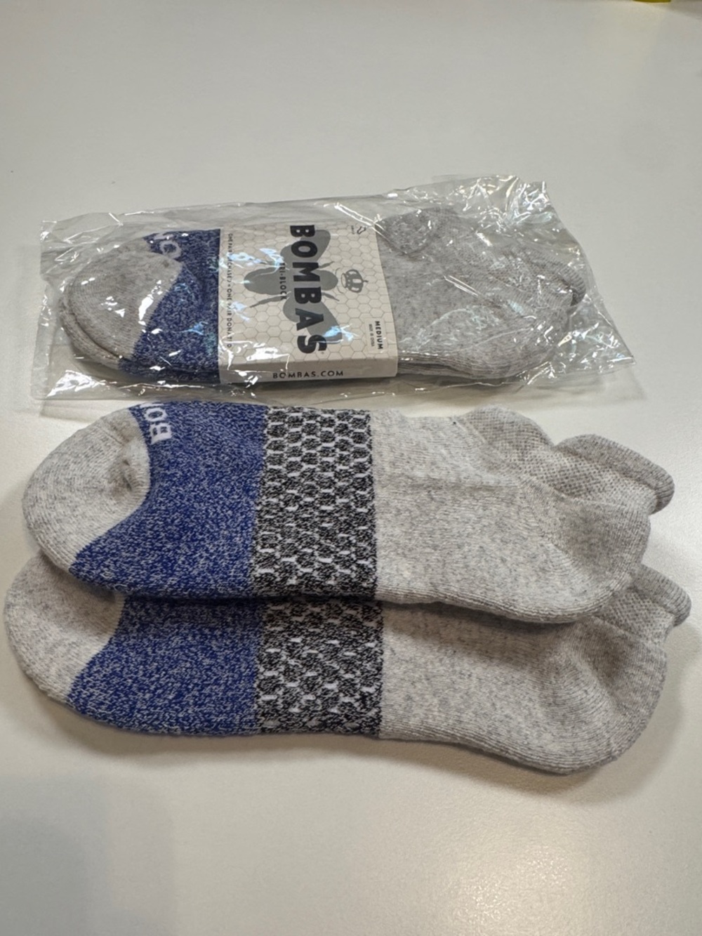 Bombas NWT 4 pair Original Unisex Ankle Socks Color: Black/Grey/Blue SZ: Medium - Picture 2 of 7